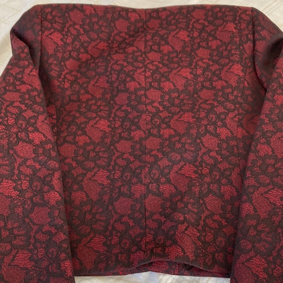 Black Label Evan-Piccone suit,Jacket,23 inches at waist,skirt 23 1/2 inches long - Picture 5 of 6